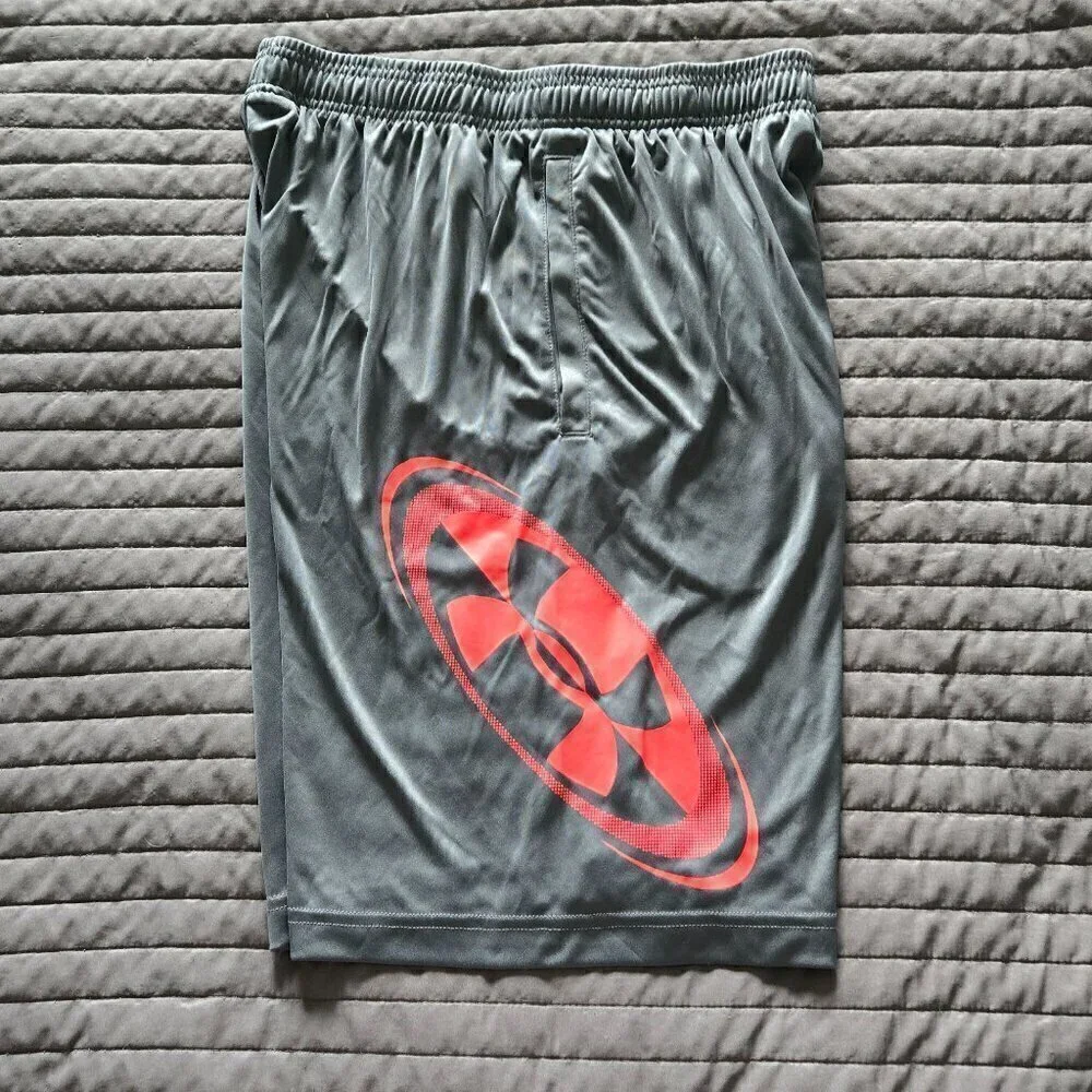 Under Armour Men's Loose fit Graphic Shorts - M Silver